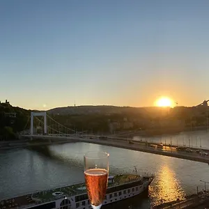 Riverside Flat With King Castle View Appartement Budapest